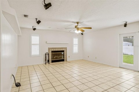 House in Palm Bay, Florida 4 bedrooms, 175.12 sq.m. № 2350160 - photo 18