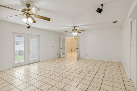 House in Palm Bay, Florida 4 bedrooms, 175.12 sq.m. № 2350160 - photo 24