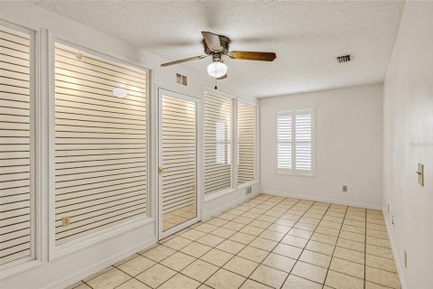 House in Palm Bay, Florida 4 bedrooms, 175.12 sq.m. № 2350160 - photo 25