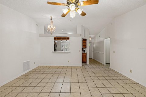 House in Palm Bay, Florida 4 bedrooms, 175.12 sq.m. № 2350160 - photo 9