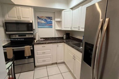Condominio en alquiler en Sunny Isles Beach, Florida, 1 dormitorio, 57.6 m2 № 1951005 - foto 5