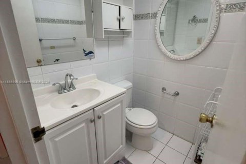 Condominio en alquiler en Sunny Isles Beach, Florida, 1 dormitorio, 57.6 m2 № 1951005 - foto 18