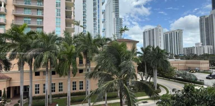 Condominio en Sunny Isles Beach, Florida, 1 dormitorio № 1951005