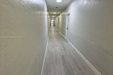 Condominio en alquiler en Sunny Isles Beach, Florida, 1 dormitorio, 57.6 m2 № 1951005 - foto 20