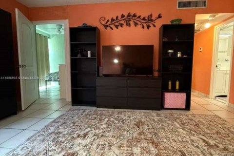 Condominio en alquiler en Sunny Isles Beach, Florida, 1 dormitorio, 57.6 m2 № 1951005 - foto 10
