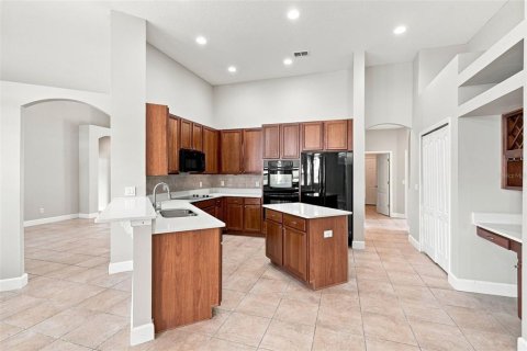 House in Apopka, Florida 4 bedrooms, 260.13 sq.m. № 2349514 - photo 17