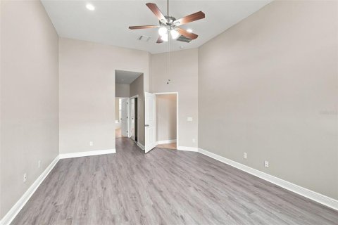 House in Apopka, Florida 4 bedrooms, 260.13 sq.m. № 2349514 - photo 22