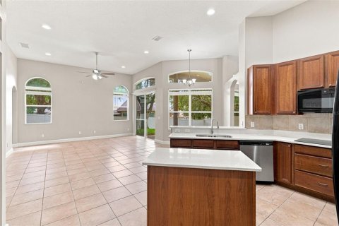 House in Apopka, Florida 4 bedrooms, 260.13 sq.m. № 2349514 - photo 15