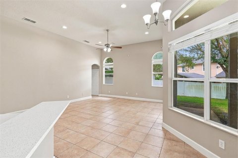 House in Apopka, Florida 4 bedrooms, 260.13 sq.m. № 2349514 - photo 11