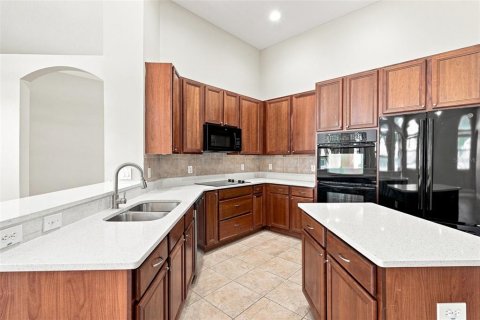 House in Apopka, Florida 4 bedrooms, 260.13 sq.m. № 2349514 - photo 18