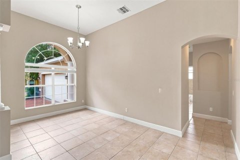 House in Apopka, Florida 4 bedrooms, 260.13 sq.m. № 2349514 - photo 14
