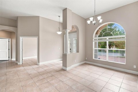 House in Apopka, Florida 4 bedrooms, 260.13 sq.m. № 2349514 - photo 8