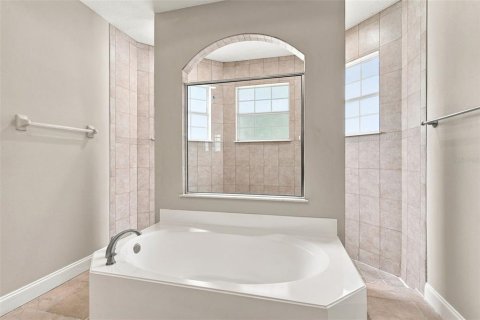 House in Apopka, Florida 4 bedrooms, 260.13 sq.m. № 2349514 - photo 28