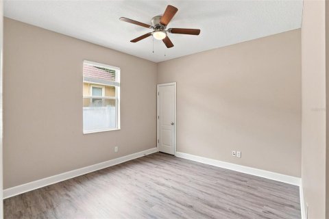 House in Apopka, Florida 4 bedrooms, 260.13 sq.m. № 2349514 - photo 26