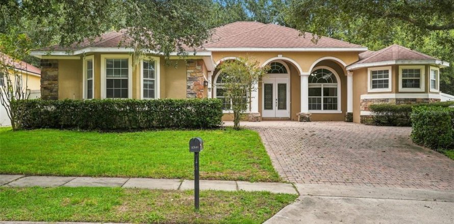 House in Apopka, Florida 4 bedrooms, 260.13 sq.m. № 2349514