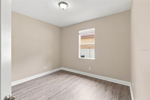 House in Apopka, Florida 4 bedrooms, 260.13 sq.m. № 2349514 - photo 24