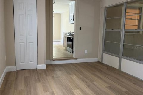 Villa ou maison à louer à Saint Petersburg, Floride: 2 chambres, 76.74 m2 № 2105332 - photo 10