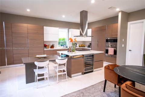 Villa ou maison à vendre à Doral, Floride: 6 chambres, 452.81 m2 № 1794511 - photo 9