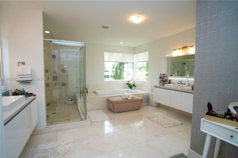 Villa ou maison à vendre à Doral, Floride: 6 chambres, 452.81 m2 № 1794511 - photo 16