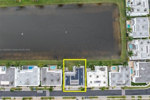 Villa ou maison à vendre à Doral, Floride: 6 chambres, 452.81 m2 № 1794511 - photo 2
