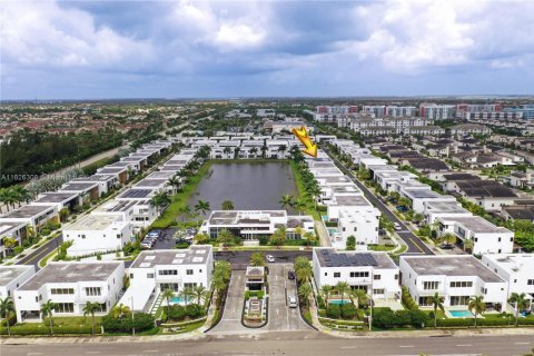 Villa ou maison à vendre à Doral, Floride: 6 chambres, 452.81 m2 № 1794511 - photo 4