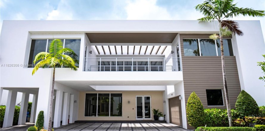 Villa ou maison à Doral, Floride 6 chambres, 452.81 m2 № 1794511
