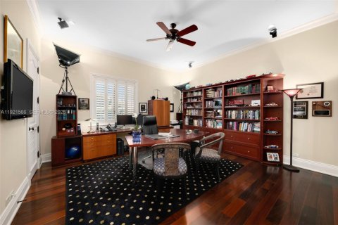 Casa en venta en Miami, Florida, 7 dormitorios, 646.79 m2 № 1982790 - foto 16
