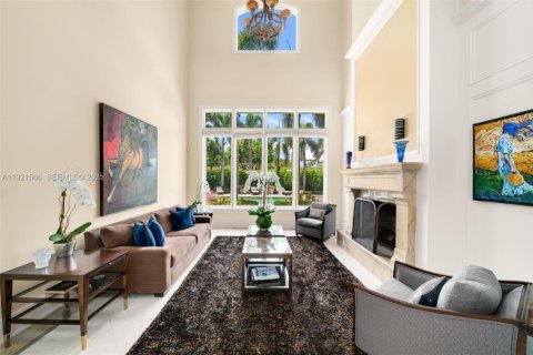 Casa en venta en Miami, Florida, 7 dormitorios, 646.79 m2 № 1982790 - foto 4