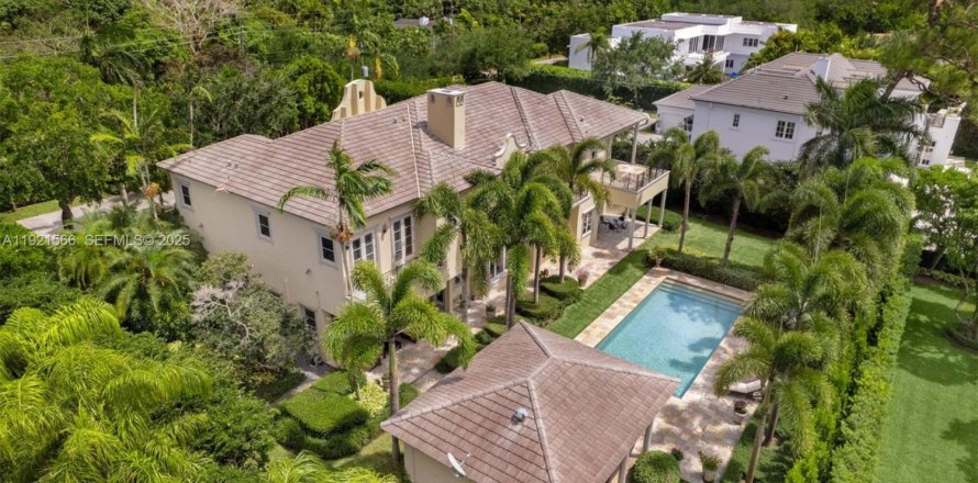 Casa en Miami, Florida 7 dormitorios, 646.79 m2 № 1982790