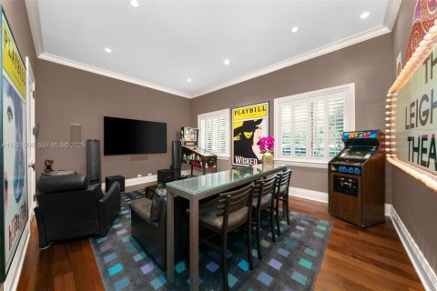 Casa en venta en Miami, Florida, 7 dormitorios, 646.79 m2 № 1982790 - foto 18