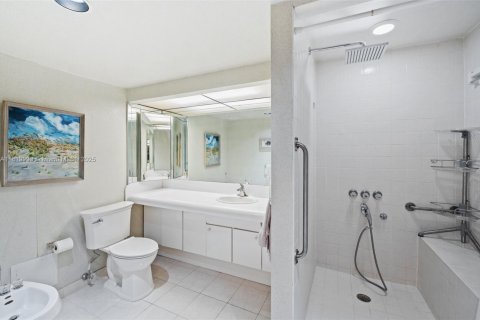 Condo in Bal Harbour, Florida, 2 bedrooms  № 1961338 - photo 18