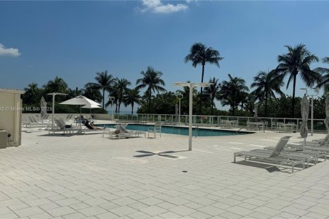 Condo in Bal Harbour, Florida, 2 bedrooms  № 1961338 - photo 25