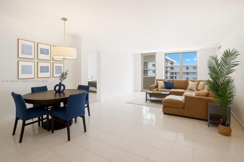 Condo in Bal Harbour, Florida, 2 bedrooms  № 1961338 - photo 7