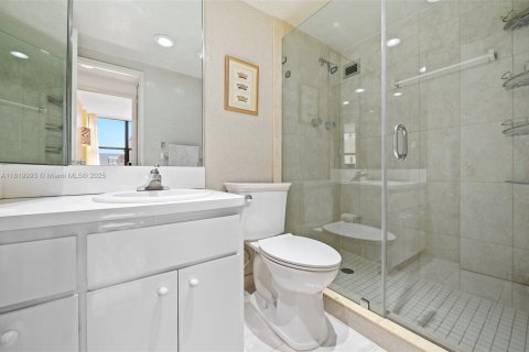 Condo in Bal Harbour, Florida, 2 bedrooms  № 1961338 - photo 21