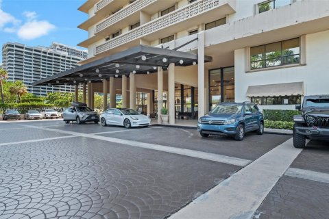 Condo in Bal Harbour, Florida, 2 bedrooms  № 1961338 - photo 23