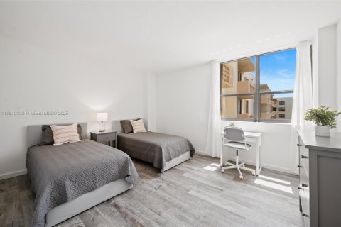 Condo in Bal Harbour, Florida, 2 bedrooms  № 1961338 - photo 19