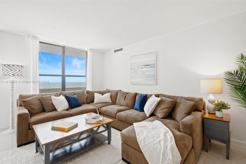 Condo in Bal Harbour, Florida, 2 bedrooms  № 1961338 - photo 3