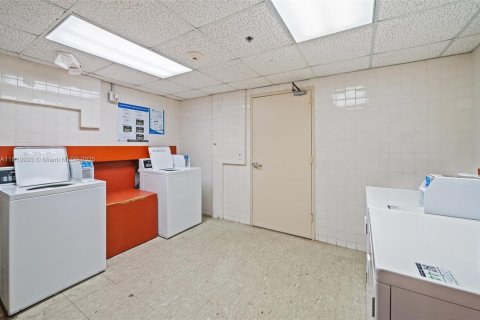 Condo in Bal Harbour, Florida, 2 bedrooms  № 1961338 - photo 22