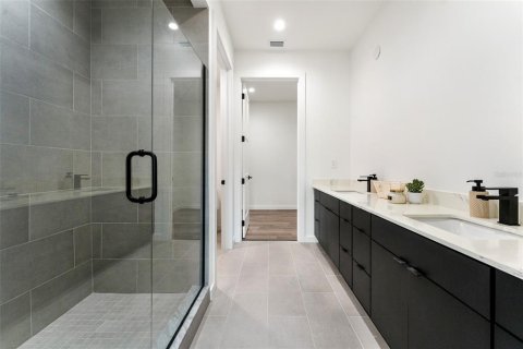 Townhouse in Tampa, Florida 3 bedrooms, 213.12 sq.m. № 2418589 - photo 23