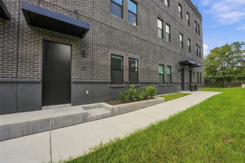 Townhouse in Tampa, Florida 3 bedrooms, 213.12 sq.m. № 2418589 - photo 3