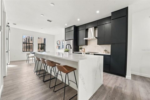 Townhouse in Tampa, Florida 3 bedrooms, 213.12 sq.m. № 2418589 - photo 8