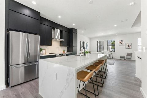 Townhouse in Tampa, Florida 3 bedrooms, 213.12 sq.m. № 2418589 - photo 10