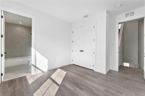 Townhouse in Tampa, Florida 3 bedrooms, 213.12 sq.m. № 2418589 - photo 27