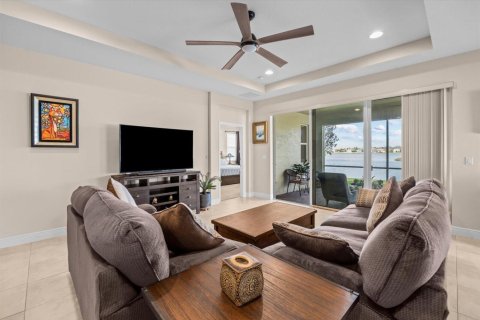 Villa ou maison à vendre à Port St. Lucie, Floride: 3 chambres, 179.49 m2 № 2242181 - photo 8