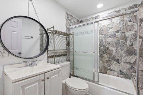 Commercial property in Tampa, Florida 5 bedrooms, 159.51 sq.m. № 2220219 - photo 19