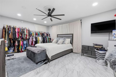 Commercial property in Tampa, Florida 5 bedrooms, 159.51 sq.m. № 2220219 - photo 30