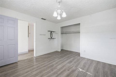 Commercial property in Tampa, Florida 5 bedrooms, 159.51 sq.m. № 2220219 - photo 13