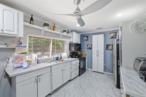 Commercial property in Tampa, Florida 5 bedrooms, 159.51 sq.m. № 2220219 - photo 25
