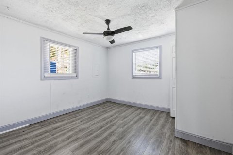 Commercial property in Tampa, Florida 5 bedrooms, 159.51 sq.m. № 2220219 - photo 20