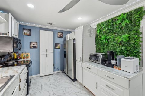 Commercial property in Tampa, Florida 5 bedrooms, 159.51 sq.m. № 2220219 - photo 26